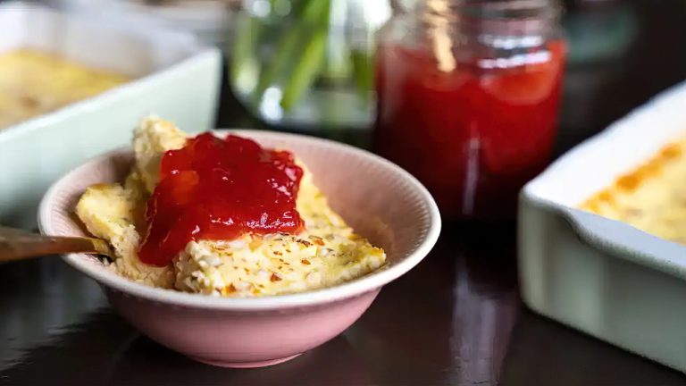 Receta tarta de queso bajo en carbohidratos sueca con mermelada de fresa