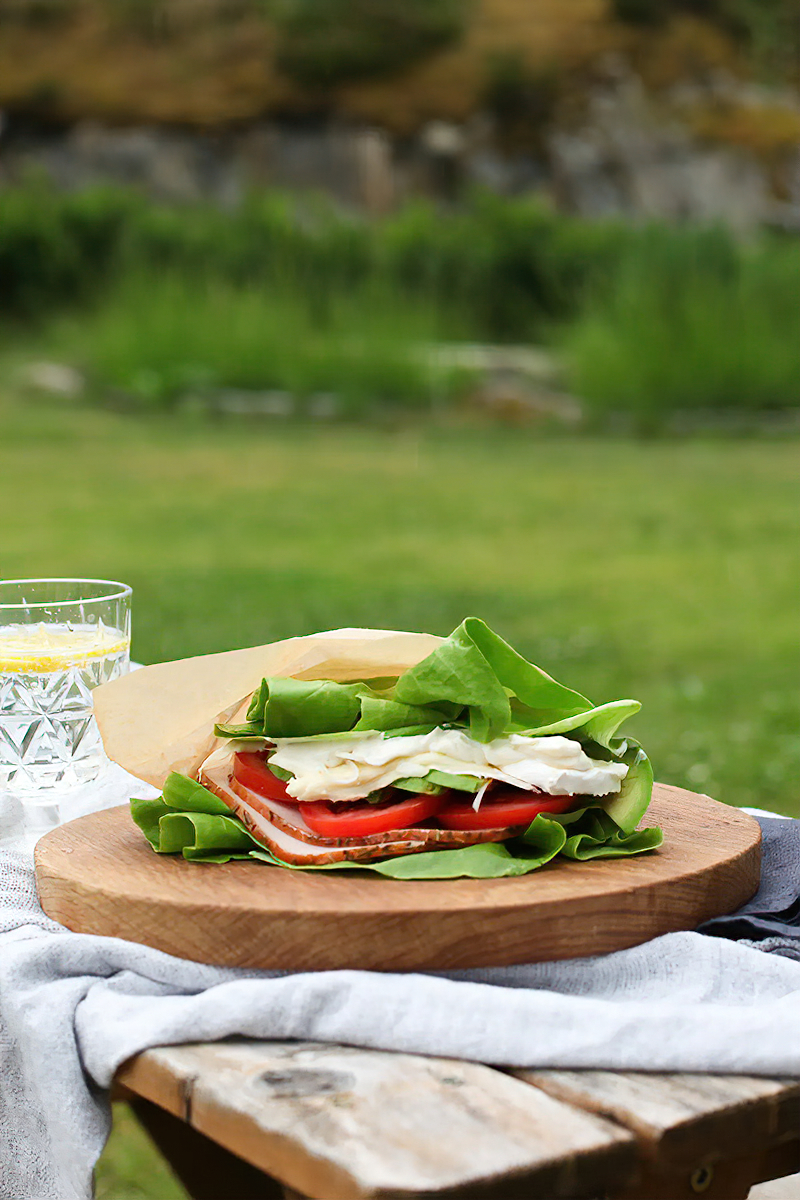Receta “Bocadillo” de pavo y queso brie con lechuga
