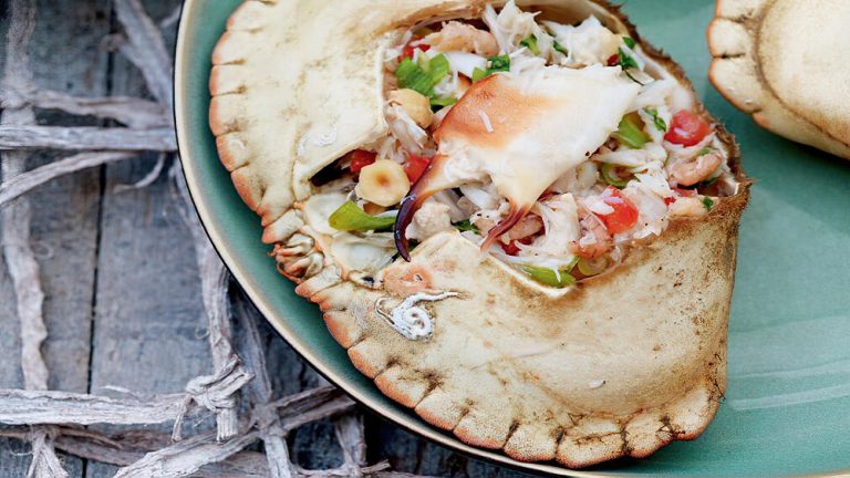 Receta cangrejos rellenos de tomate, albahaca y avellanas