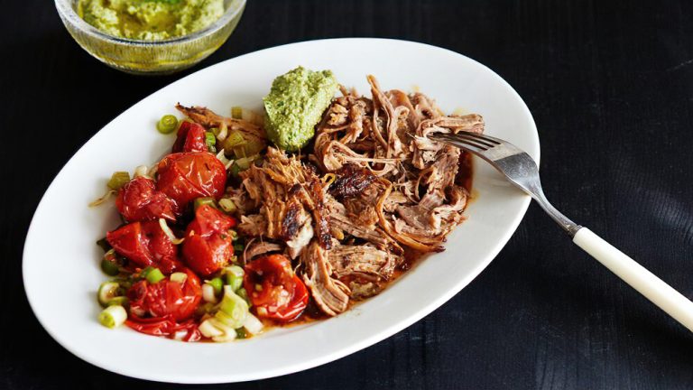 Receta cerdo desmenuzado con ensalada de tomates asados