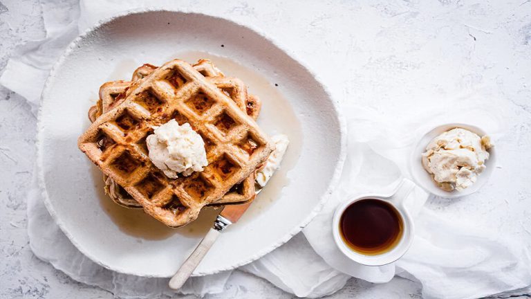 Receta chaffles de canela con mantequilla de arce