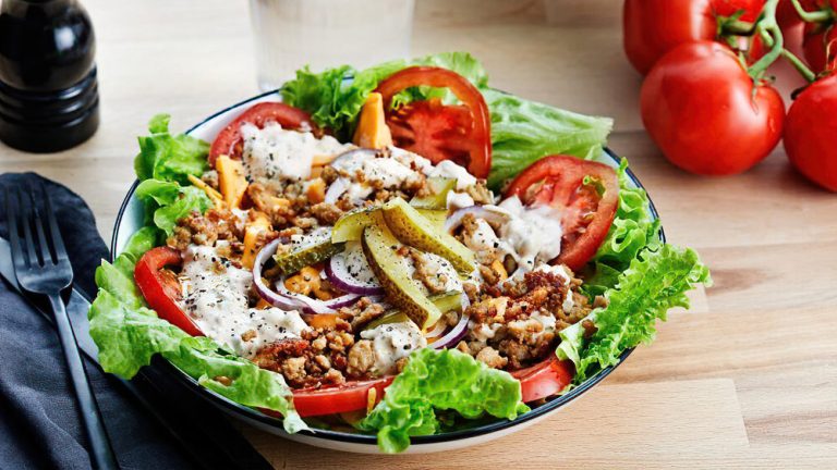 Receta ensalada keto de hamburguesa