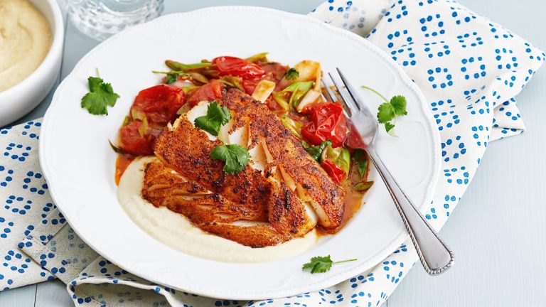 Receta pescado picante con tomates fritos en mantequilla y salsa de anacardos