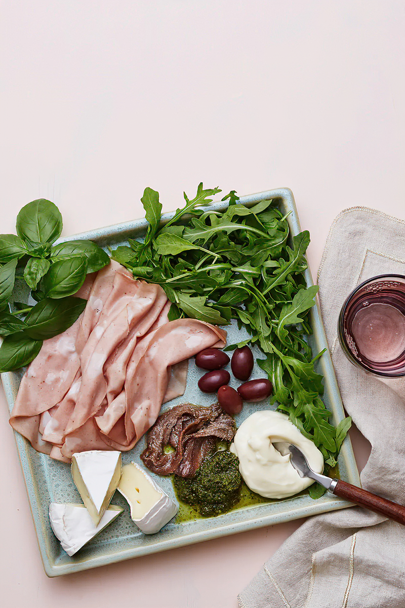 Receta plato keto de mortadela y queso brie