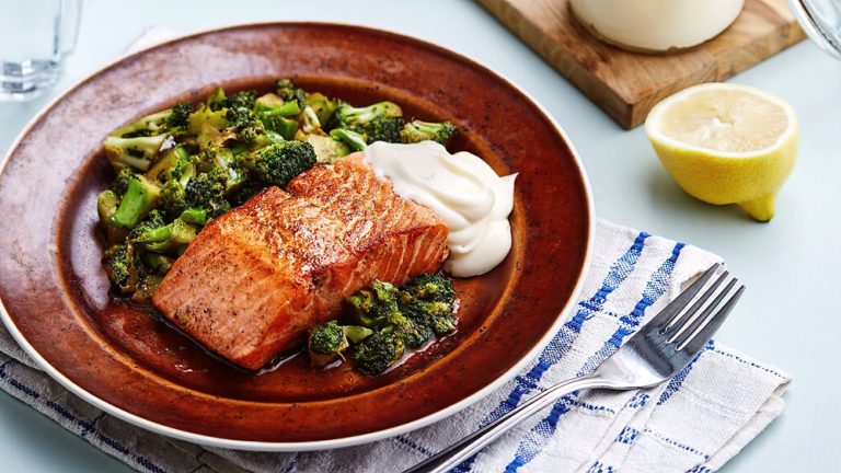Receta salmón con brócoli y mayonesa de limón