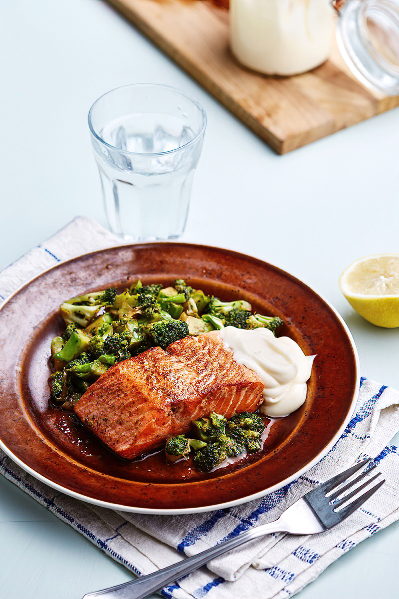 Receta salmón con brócoli y mayonesa de limón