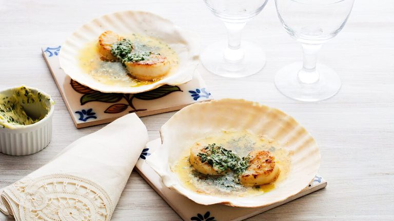 Vieiras keto con mantequilla de hierbas